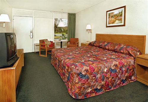 Masters Inn I-26 Cayce Экстерьер фото