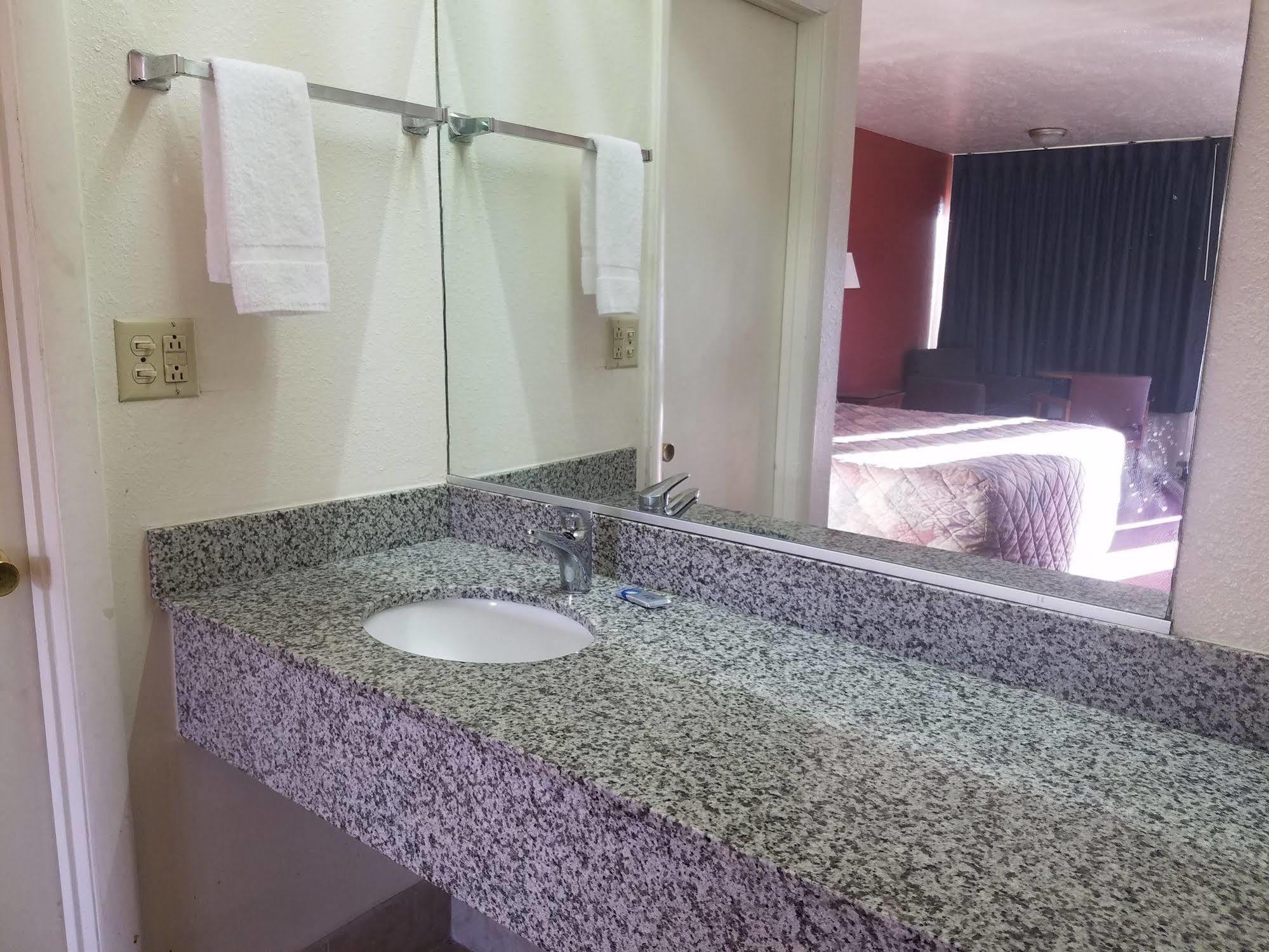 Masters Inn I-26 Cayce Экстерьер фото