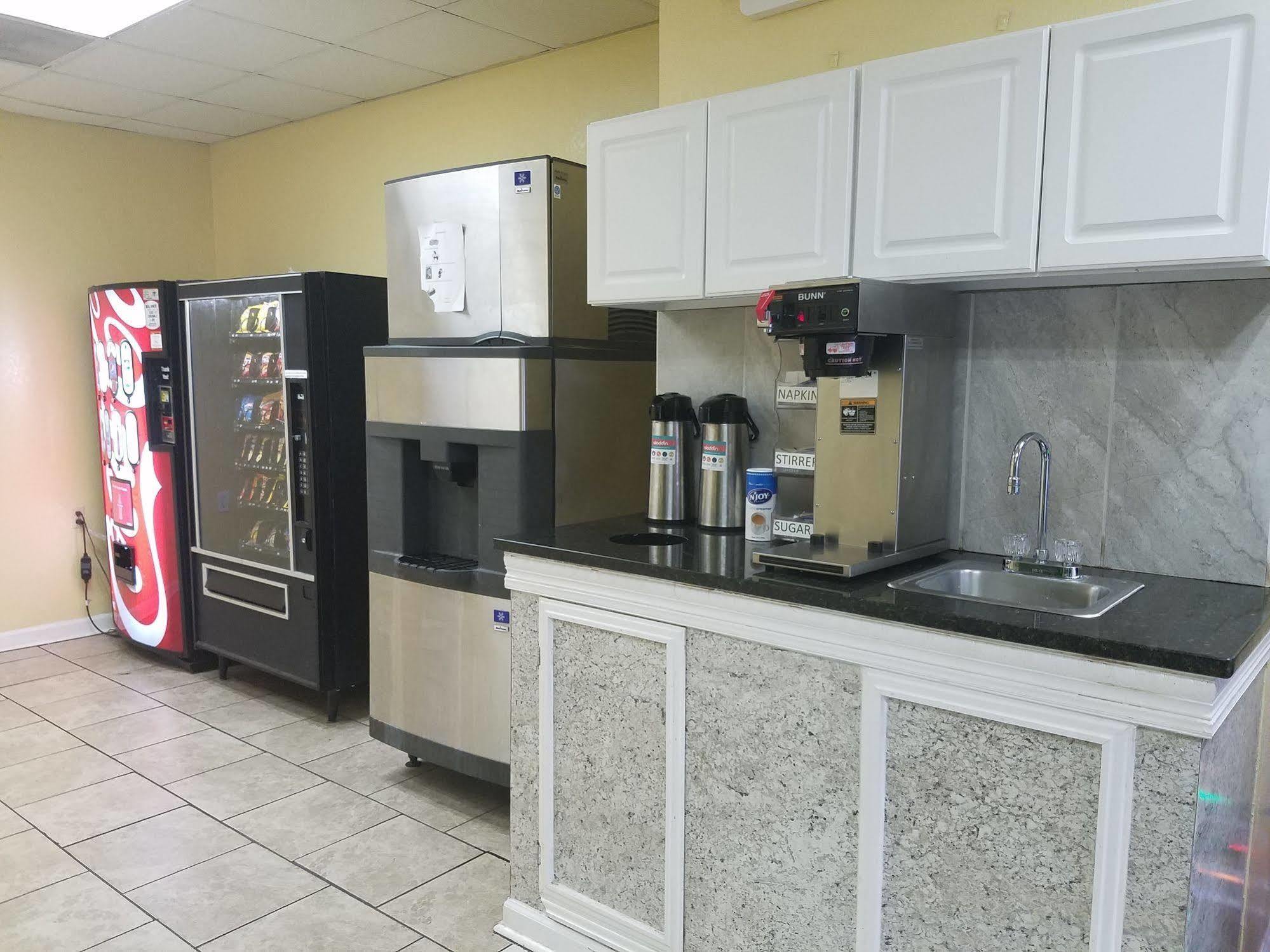 Masters Inn I-26 Cayce Экстерьер фото